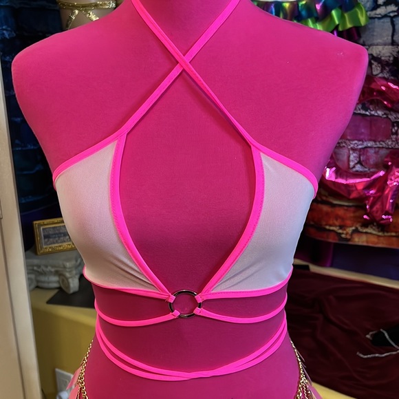 New Mesh “O” Ring  Halter Top - Picture 9 of 11